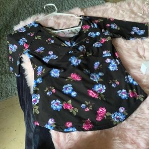 I’m selling a size small floral shirt.